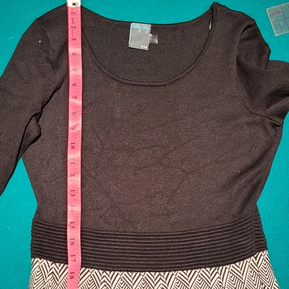 Gabby Skye art deco pattern sweater dress - Picture 9 of 10
